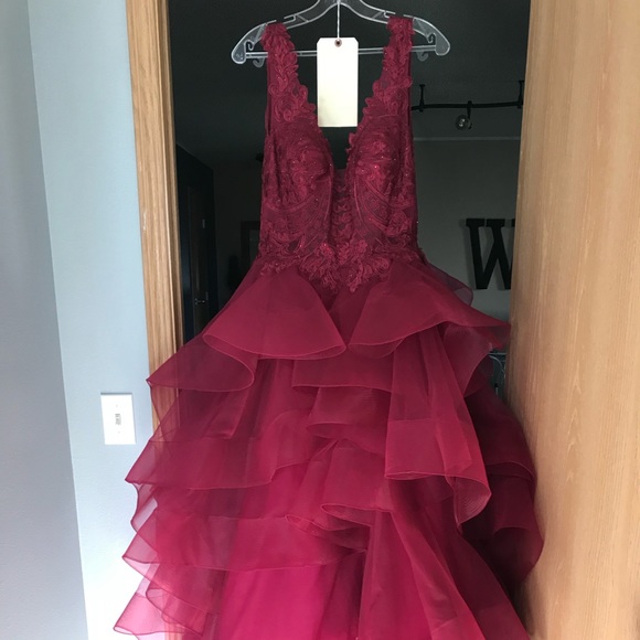 Ellie Wilde prom dress - Picture 4 of 5